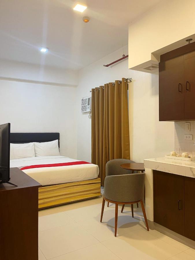 Airo Suites Makati Pasay Exterior foto